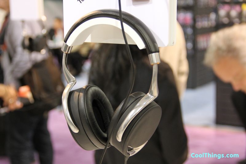 zik-parrot-starck-headphone_1