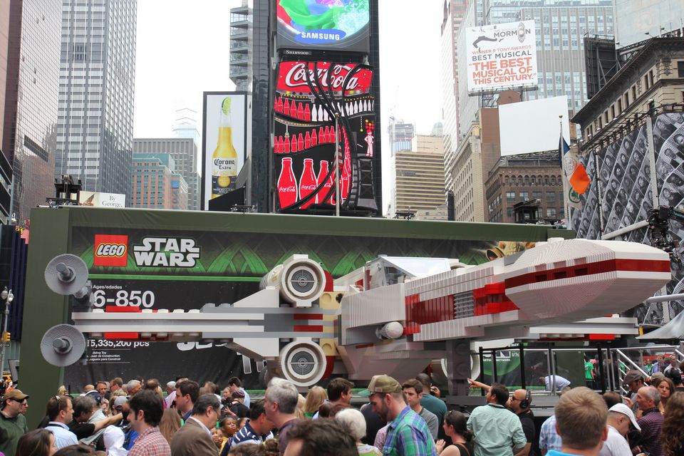 World's Biggest LEGO Stars Wars Starfighter Pictures