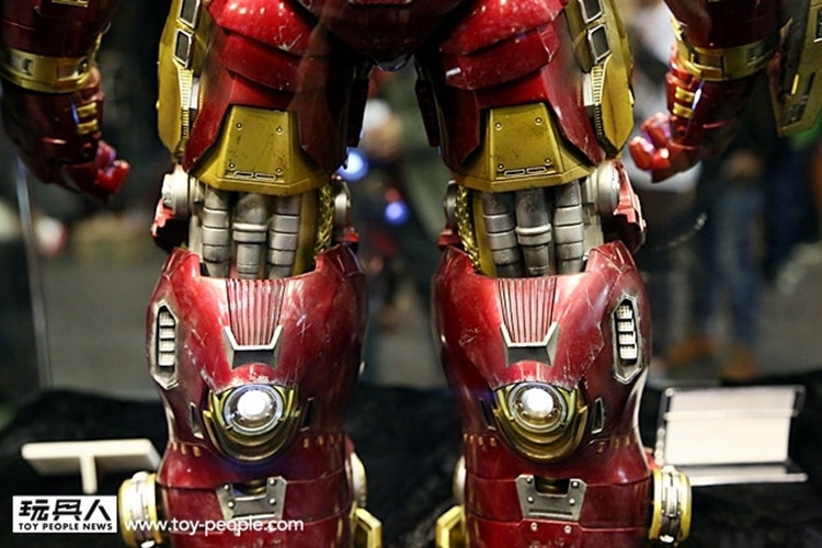 hot-toys-iron-man-hulkbuster-3