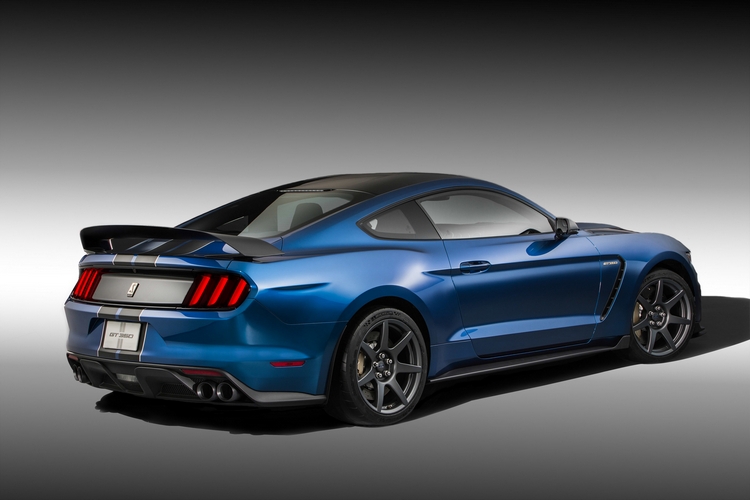 ford-shelby-gt350r-mustang-2