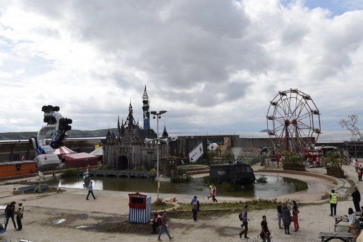 dismaland-1