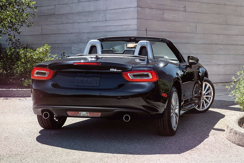 2017-fiat-124-spider-4