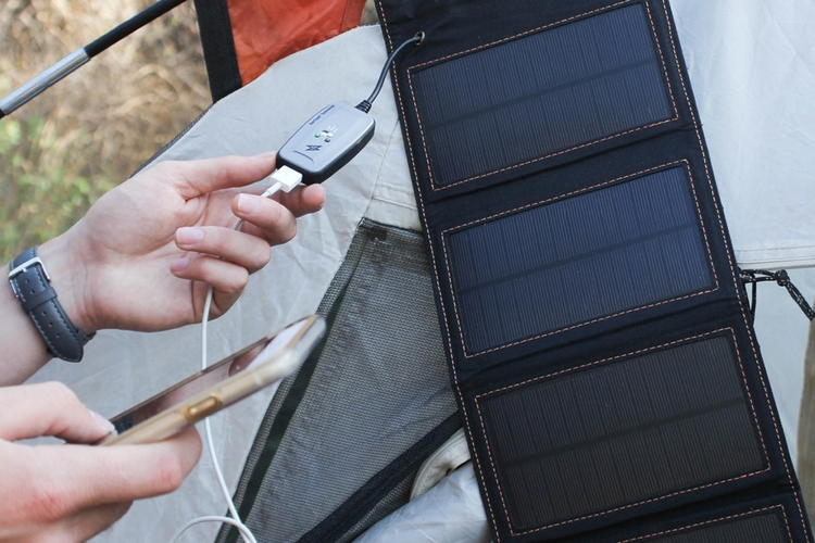 13-strongvolt-suntrack-18-watt-solar-charger