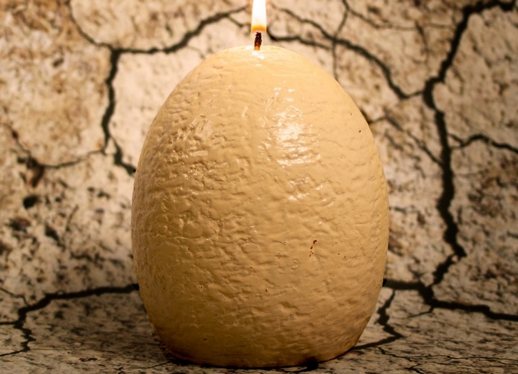 hatching-dinosaur-candle-2