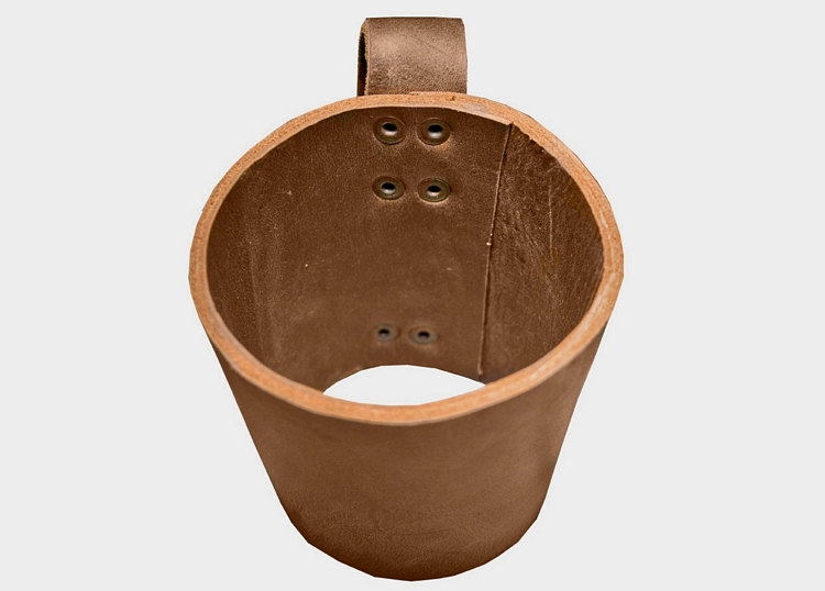 hide-and-drink-pint-sleeve-handle-2