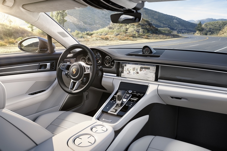 2017-porsche-panamera-4
