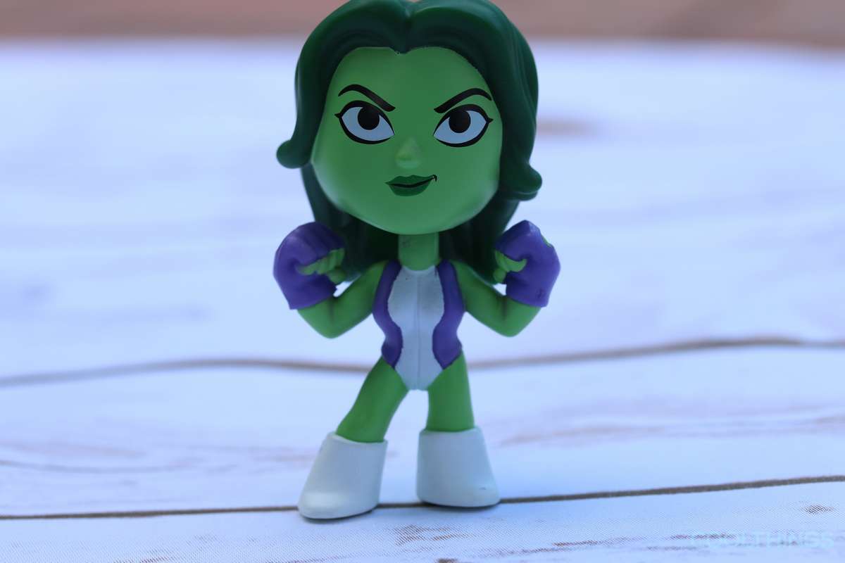 marvel-she-hulk-vinyl-bobblehead