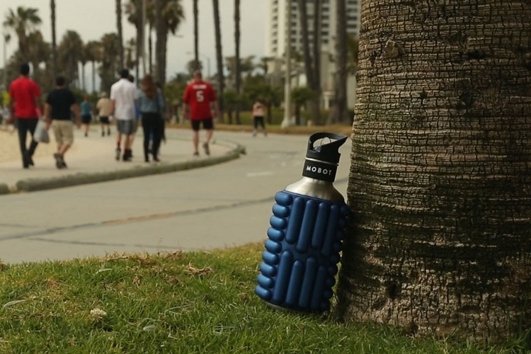 mobot-foam-roller-bottle-2