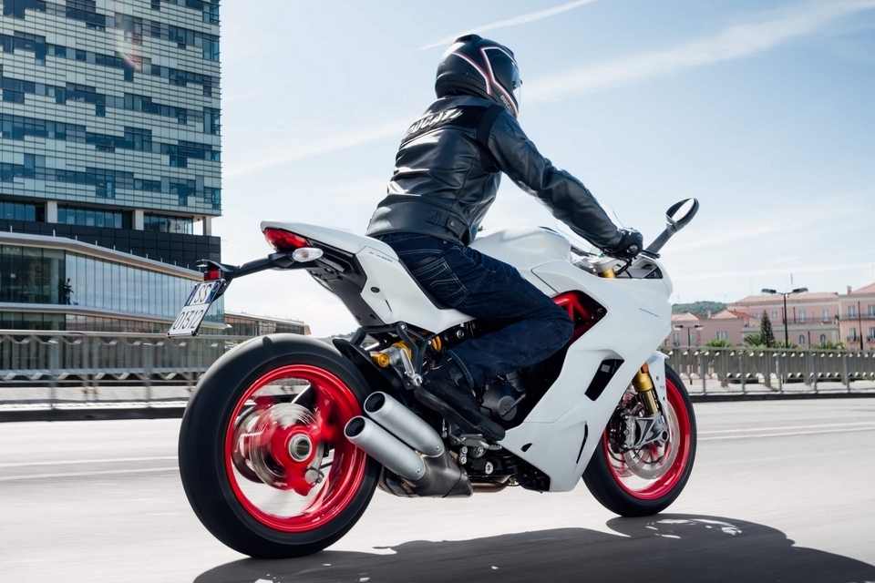 ducati-supersport-motorcycle-4