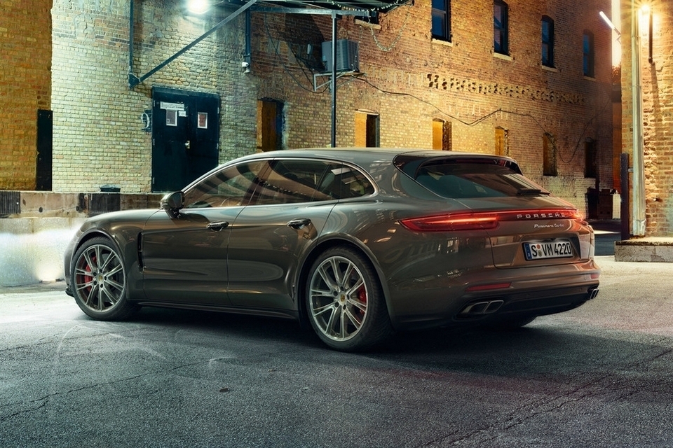 2018-porsche-panamera-sport-turismo-3