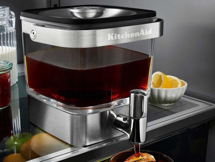 https://www.coolthings.com/wp-content/uploads/2017/03/kitchenaid-cold-brew-coffee-maker-2.jpg