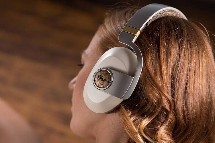 blue-satellite-headphones-3