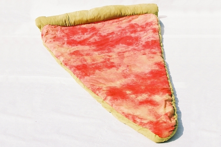plain-slice-of-pizza-sleeping-bag-1