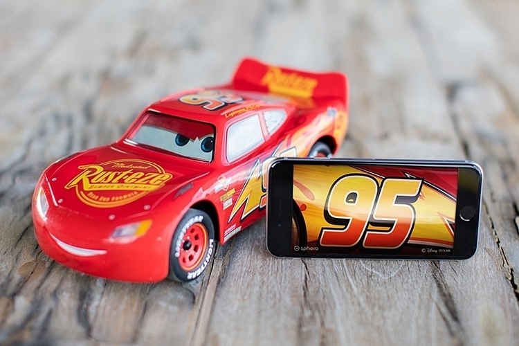 sphero-ultimate-lightning-mcqueen-2