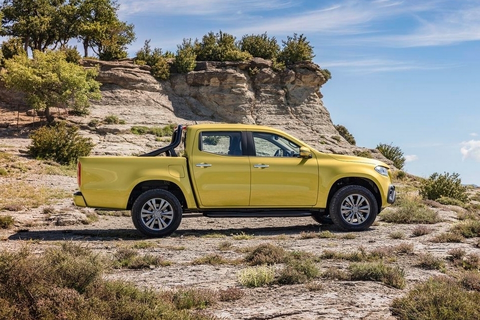 2018-mercedes-benz-x-class-3