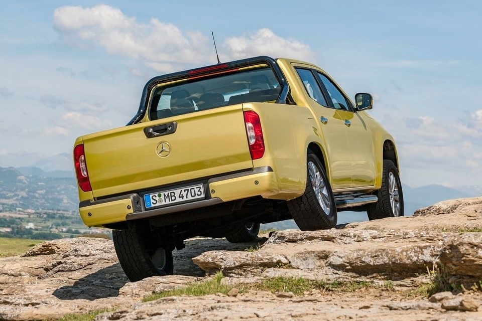 2018-mercedes-benz-x-class-4