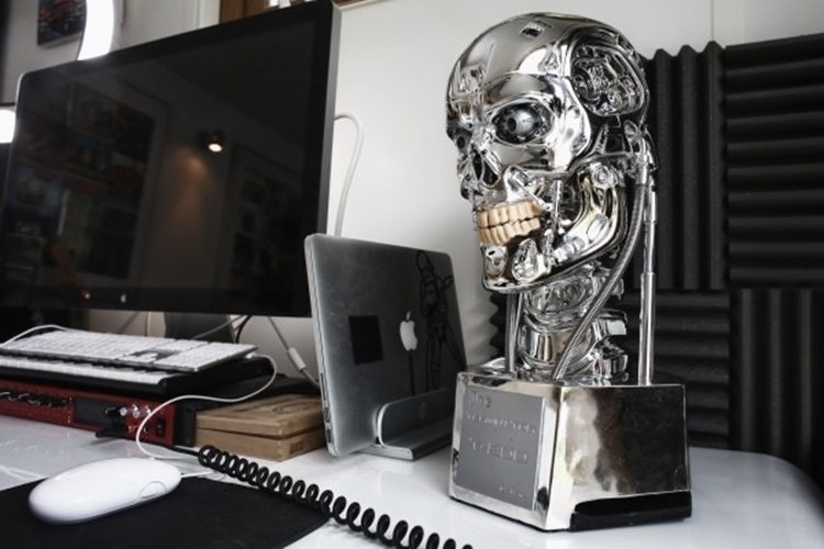 terminator-t800-speaker-2