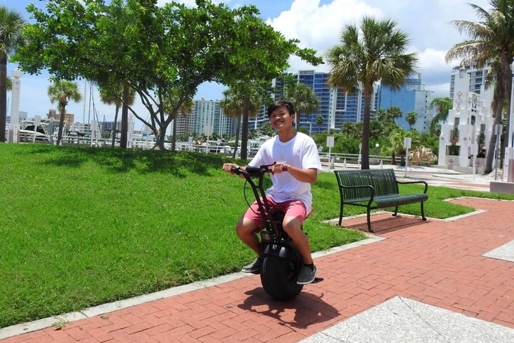 uno-bolt-electric-unicycle-3