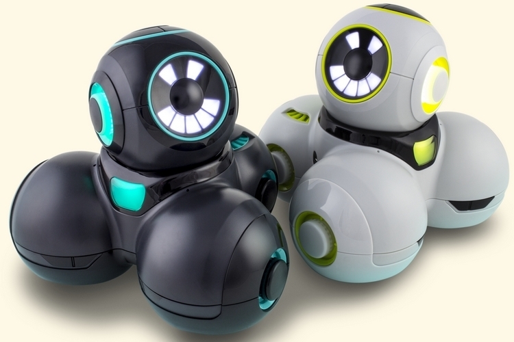 wonder-workshop-cue-programmable-robot-1