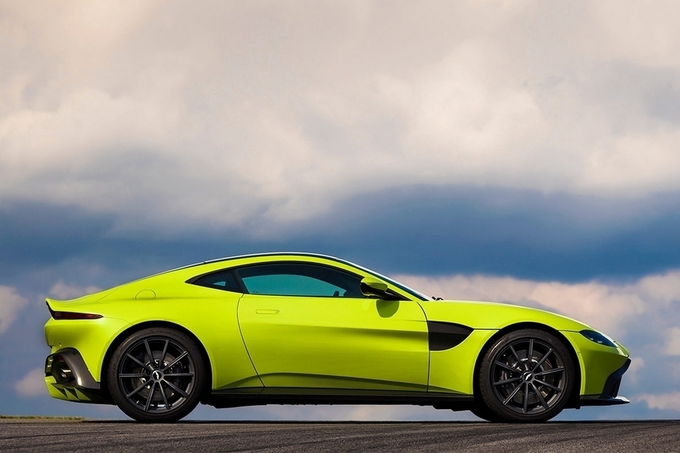 2018-aston-martin-vantage-2