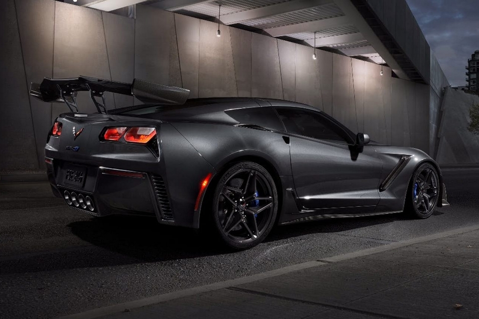 2019-corvette-zr1-2