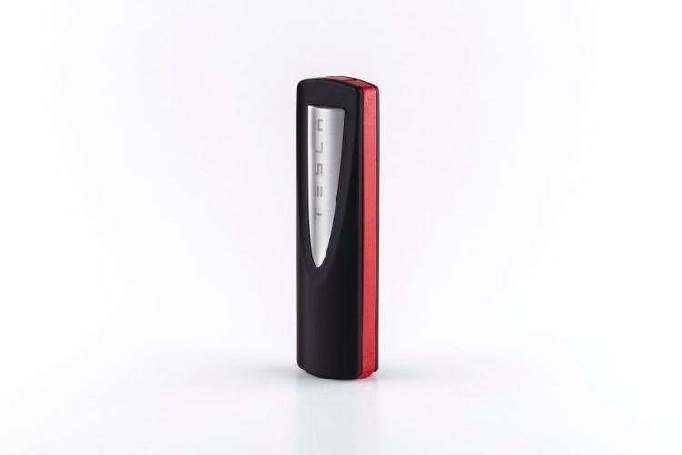 tesla-powerbank-1