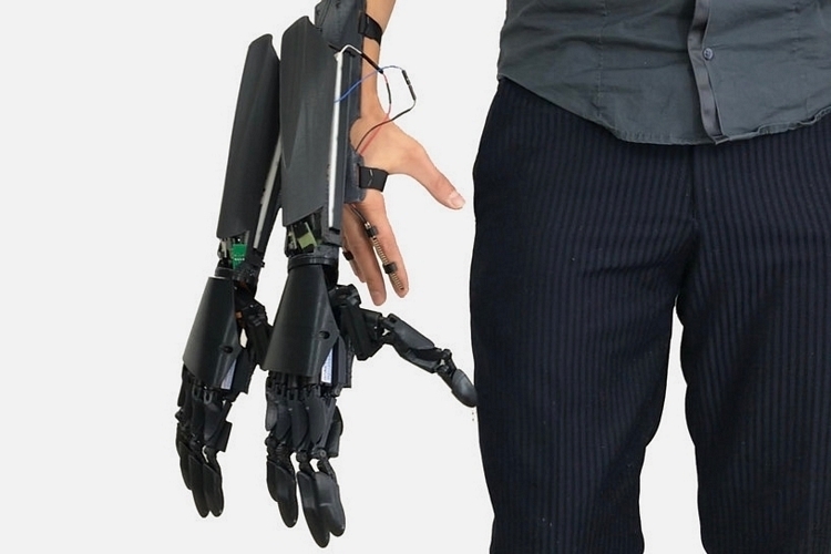 youbionic-double-hands-2