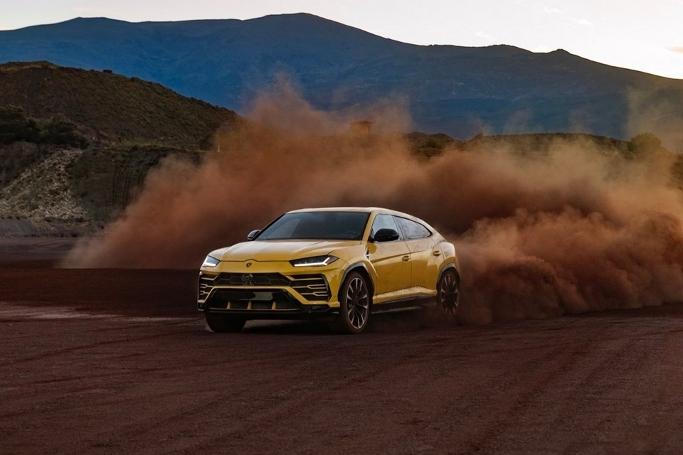 2019-lamborghini-urus-2