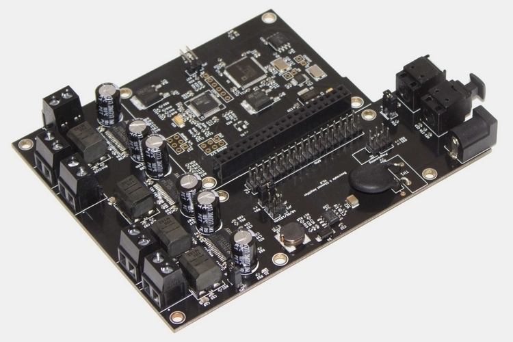 bang-olufsen-4-channel-amplifier-1