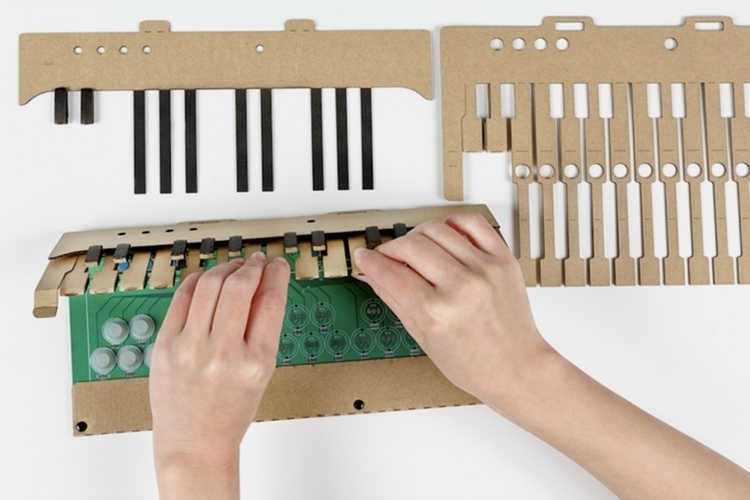 kami-oto-cardboard-midi-keyboard-2