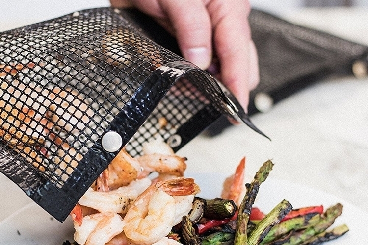 charcoal-companion-nonstick-mesh-grilling-bag-3