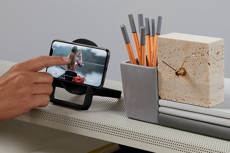 belkin-boost-up-wireless-charging-stand-4