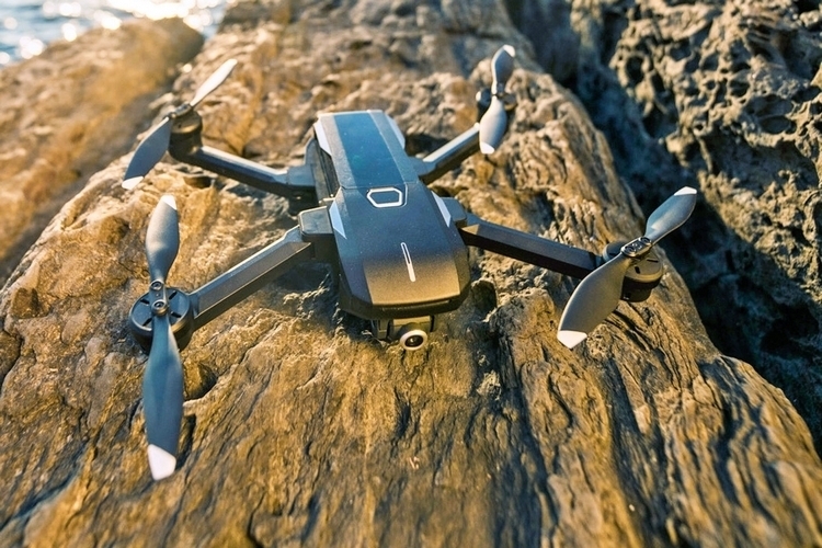 yuneeq-mantis-q-3