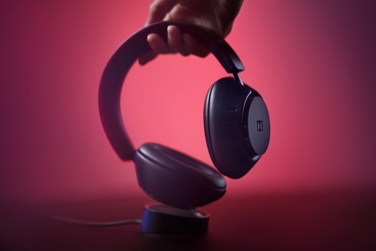 dolby-dimension-wireless-headphones-1