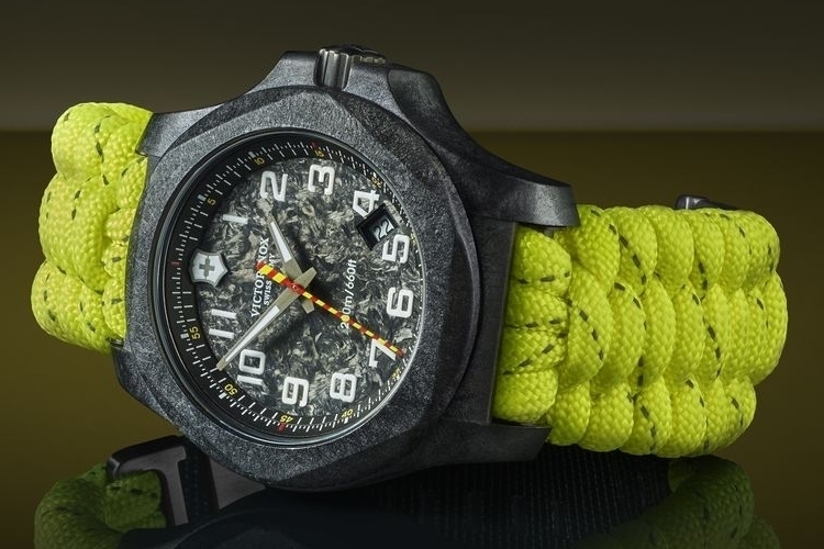 victorinox-swiss-army-inox-carbon-limited-edition-2