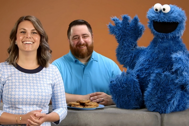 hasbro-haslab-cookie-monster-replica-4