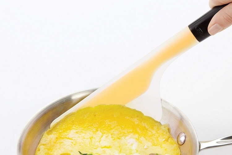 oxo-good-grips-flip-and-fold-omelet-turner-2