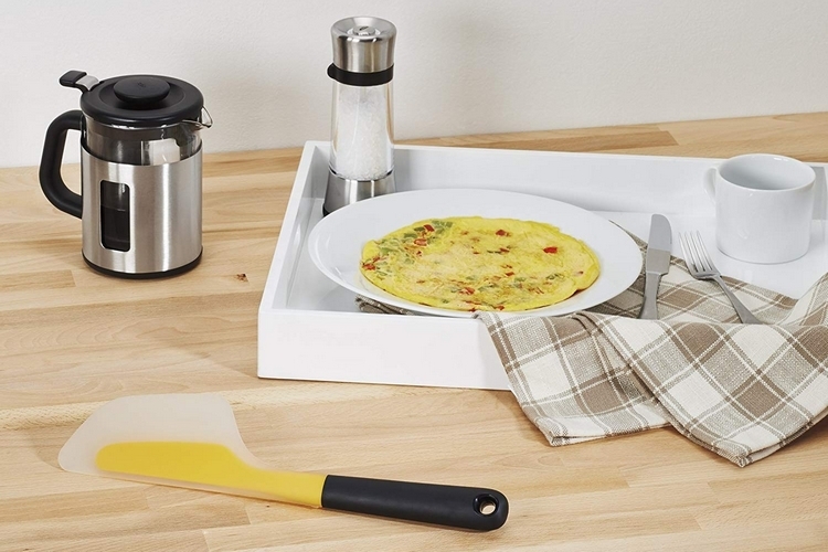 oxo-good-grips-flip-and-fold-omelet-turner-4
