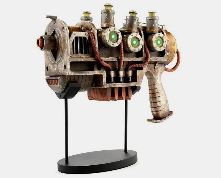 04-cool-toys-fallout-plasma-pistol-replica