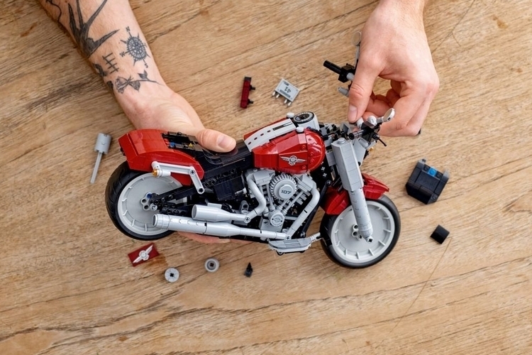 LEGO-creator-expert-harley-davvidson-fat-boy-3
