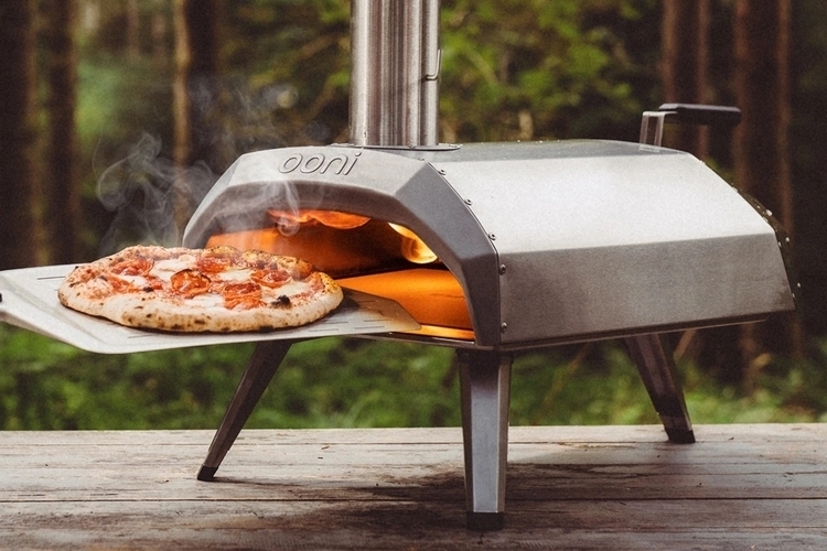 https://www.coolthings.com/wp-content/uploads/2019/10/ooni-karu-portable-pizza-oven-1.jpg