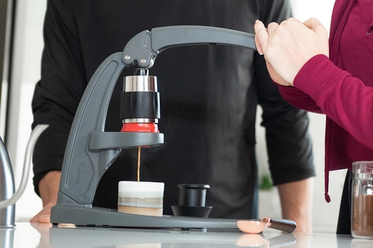 https://www.coolthings.com/wp-content/uploads/2020/04/flair-neo-espresso-machine-1.jpg