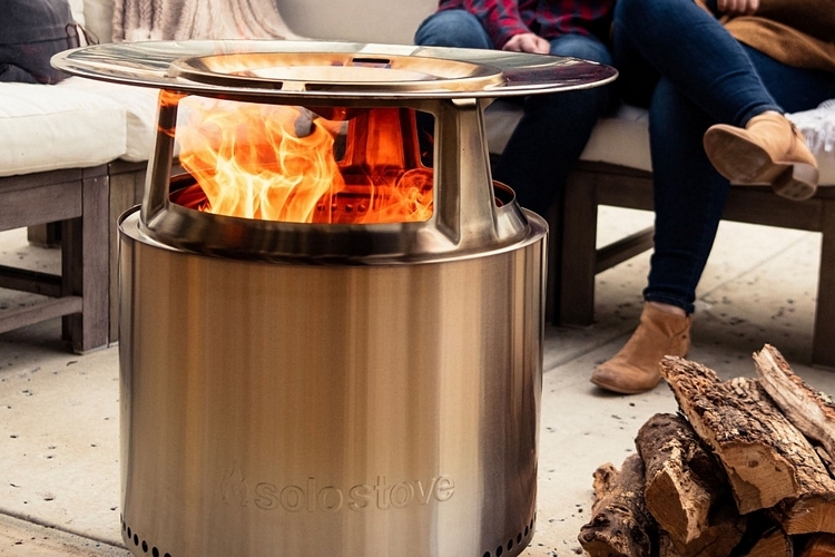 https://www.coolthings.com/wp-content/uploads/2022/01/solo-stove-heat-deflector-1.jpg
