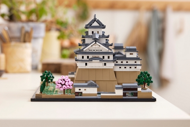 LEGO Architecture Himeji Castle Lets You Build A Model Of Japan's Most  Famous Castle