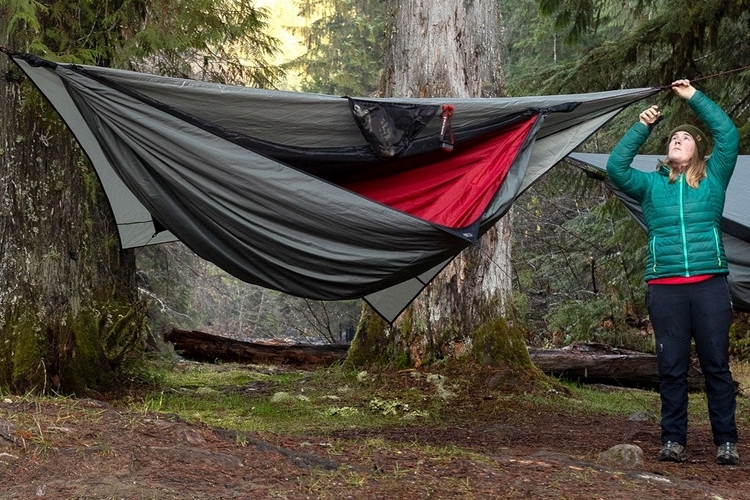 https://www.coolthings.com/wp-content/uploads/2023/08/the-best-camping-hammocks-08-hennessy-4season-expedition-zip.jpg