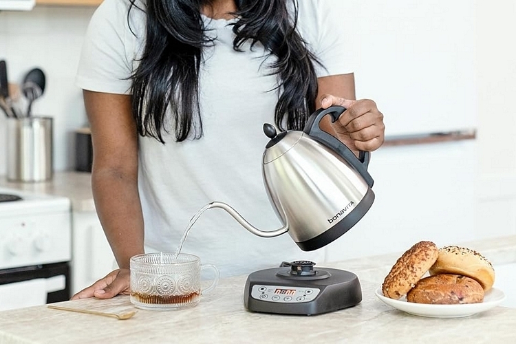https://www.coolthings.com/wp-content/uploads/2023/10/the-best-electric-kettles-00.jpg