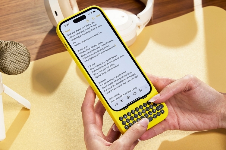 Clicks for iPhone brings a REAL KEYBOARD back to smartphones